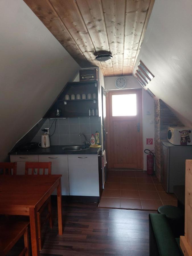Chatka Pod Jaskynou Maluzina Exterior foto