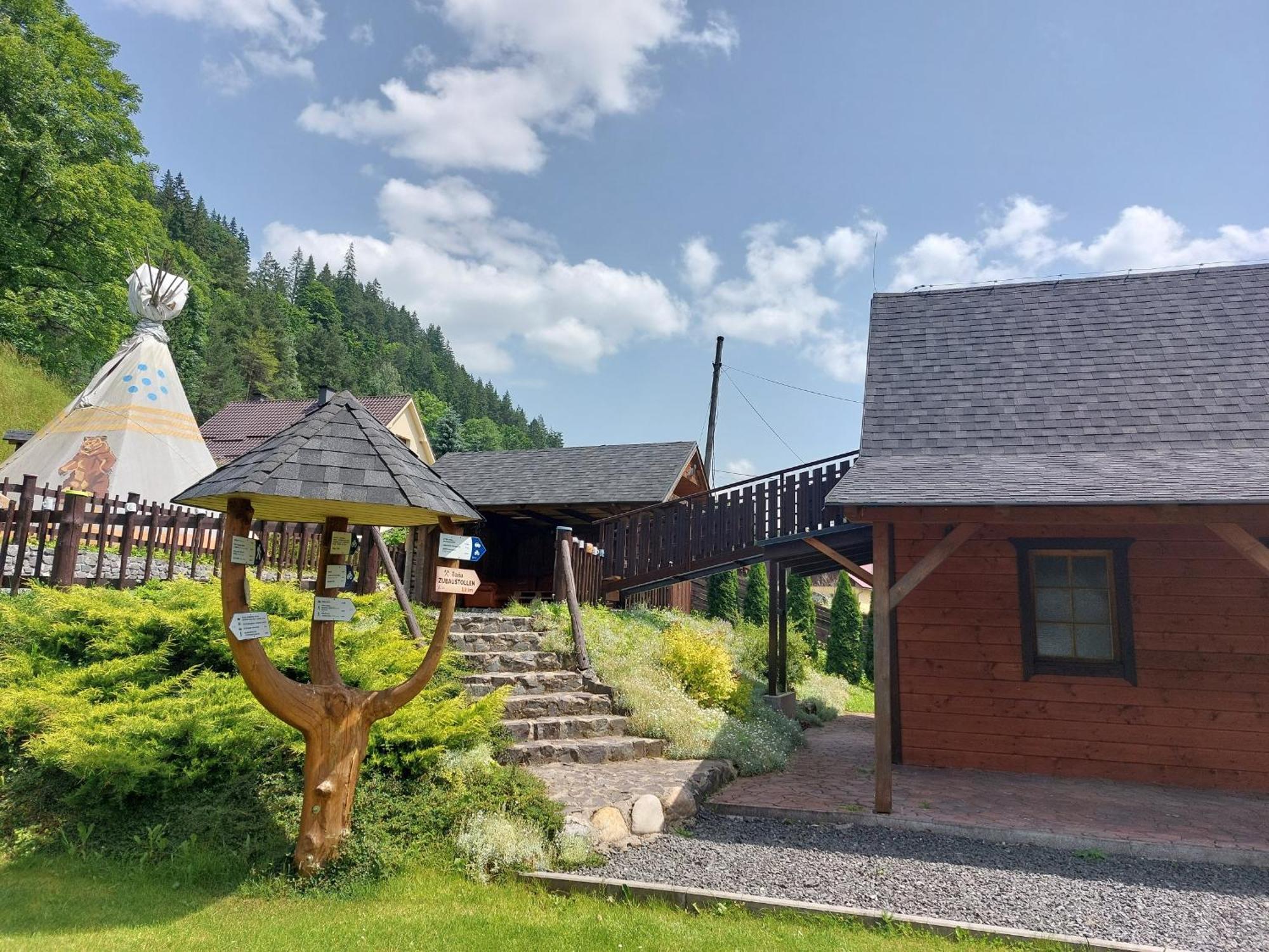 Chatka Pod Jaskynou Maluzina Exterior foto